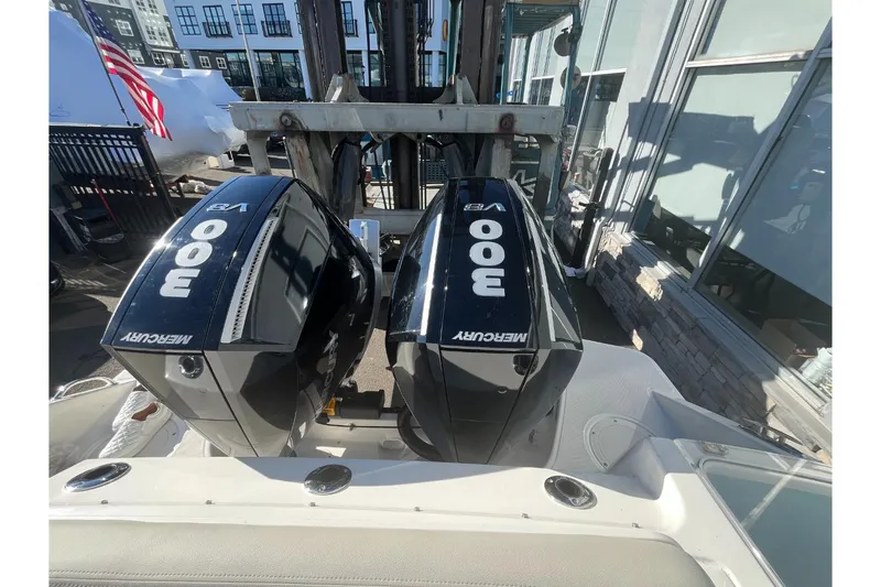 Slide: The Image of Boston Whaler 280 Vantage 2026 - 5