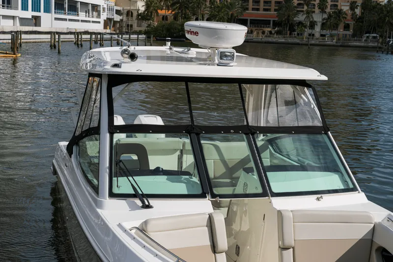 Slide: The Image of Boston Whaler 280 Vantage 2026 - 66