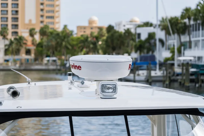 Slide: The Image of Boston Whaler 280 Vantage 2026 - 79