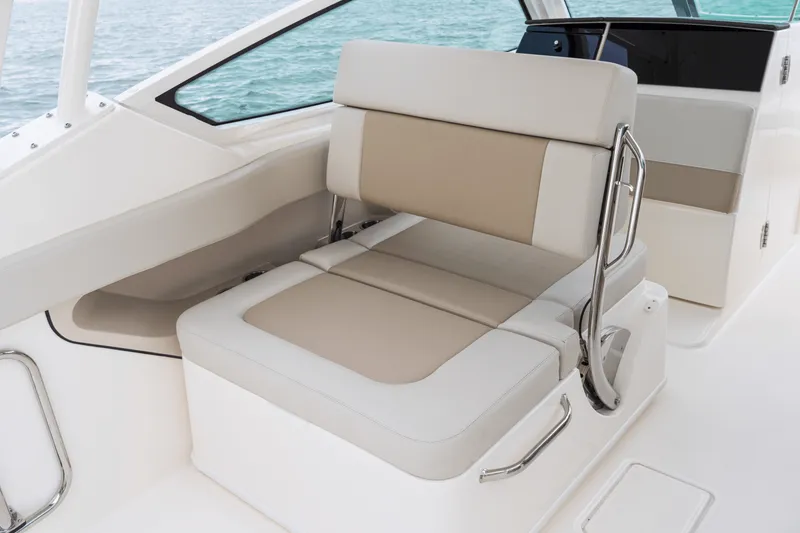 Slide: The Image of Boston Whaler 280 Vantage 2026 - 85