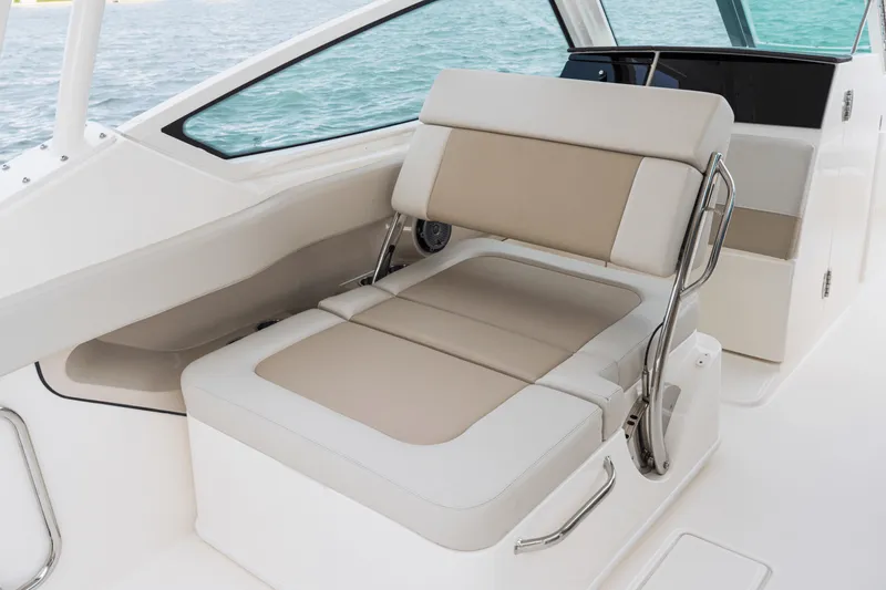 Slide: The Image of Boston Whaler 280 Vantage 2026 - 86