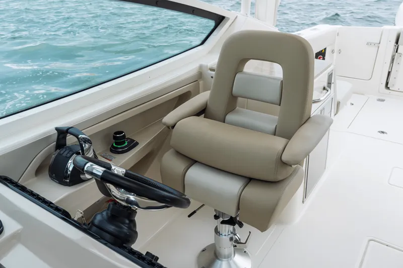 Slide: The Image of Boston Whaler 280 Vantage 2026 - 89