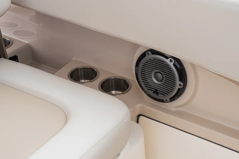 Slide: The Image of Boston Whaler 280 Vantage 2026 - 92