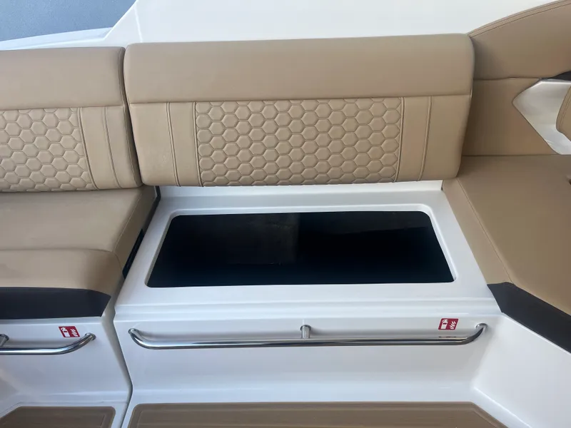 Slide: The Image of Sea Ray Sundancer 320 Outboard 2026 - 10