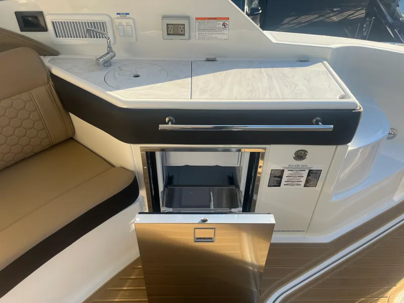 Slide: The Image of Sea Ray Sundancer 320 Outboard 2026 - 11