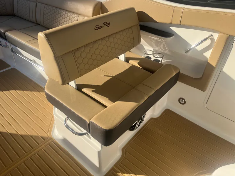 Slide: The Image of Sea Ray Sundancer 320 Outboard 2026 - 17