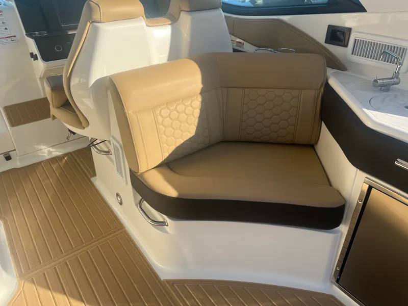 Slide: The Image of Sea Ray Sundancer 320 Outboard 2026 - 18