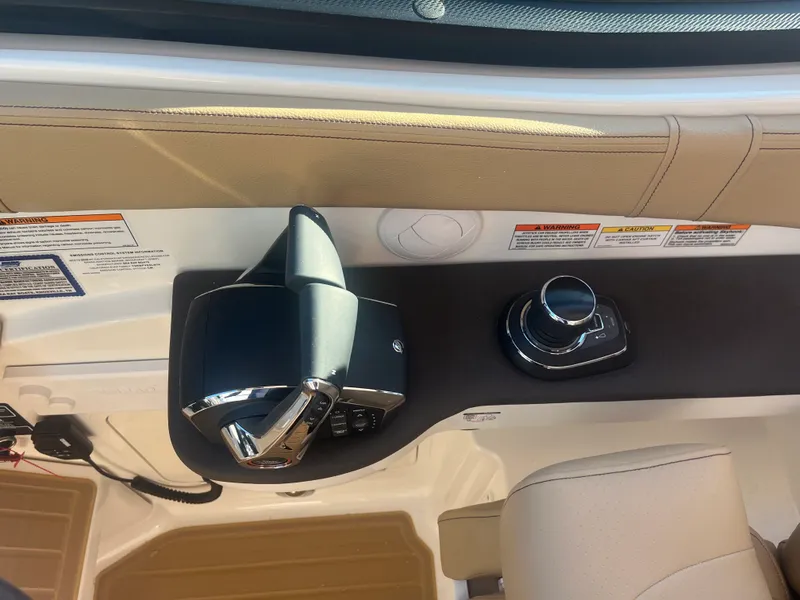 Slide: The Image of Sea Ray Sundancer 320 Outboard 2026 - 21