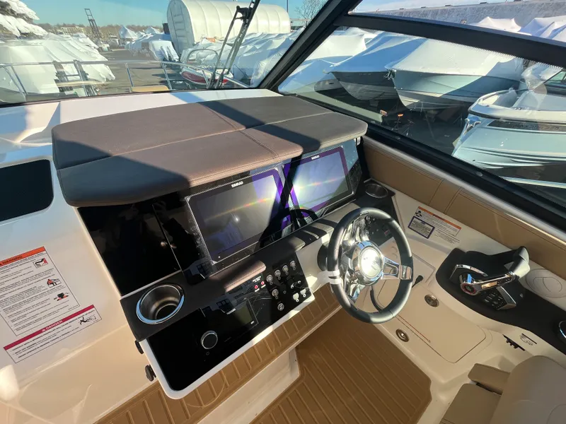 Slide: The Image of Sea Ray Sundancer 320 Outboard 2026 - 23