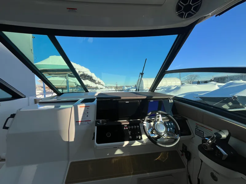 Slide: The Image of Sea Ray Sundancer 320 Outboard 2026 - 24