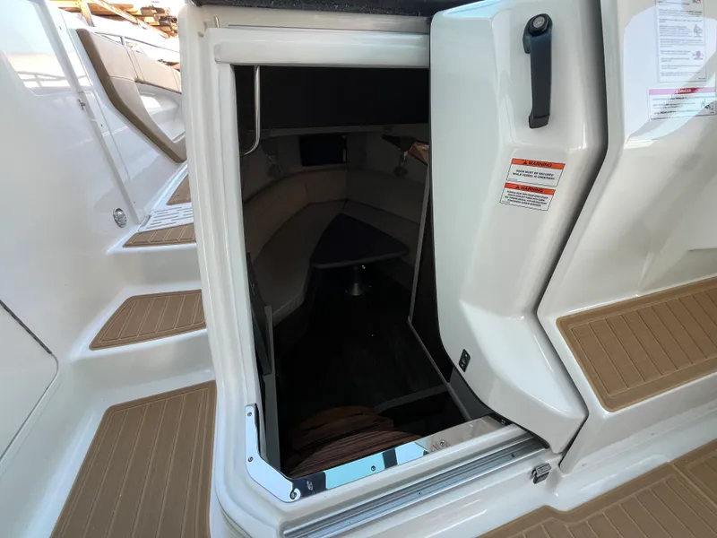 Slide: The Image of Sea Ray Sundancer 320 Outboard 2026 - 25