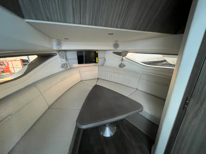 Slide: The Image of Sea Ray Sundancer 320 Outboard 2026 - 29