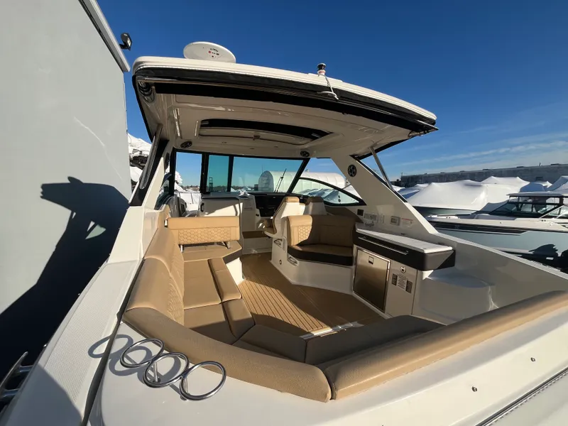 Slide: The Image of Sea Ray Sundancer 320 Outboard 2026 - 3