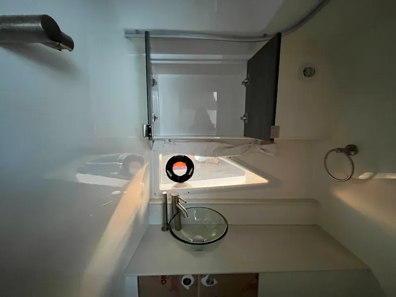 Slide: The Image of Sea Ray Sundancer 320 Outboard 2026 - 32