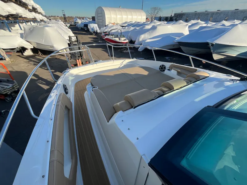 Slide: The Image of Sea Ray Sundancer 320 Outboard 2026 - 36