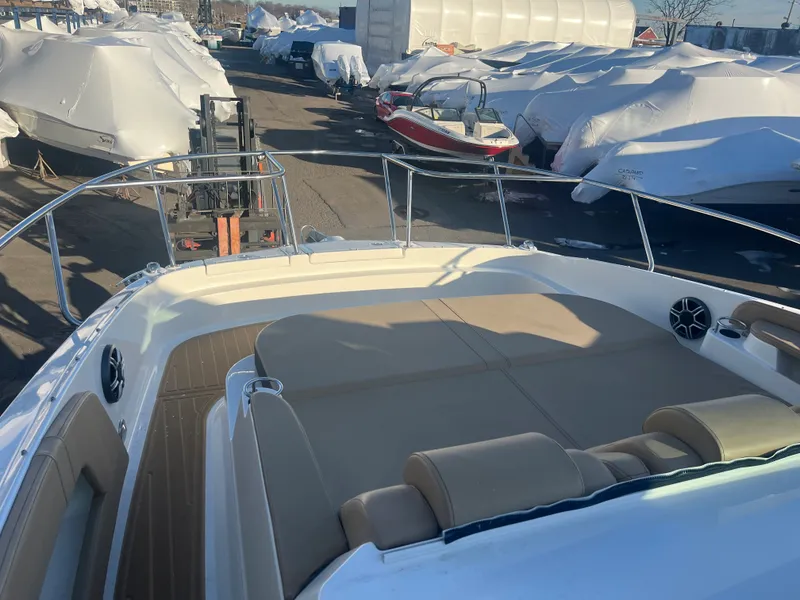 Slide: The Image of Sea Ray Sundancer 320 Outboard 2026 - 37