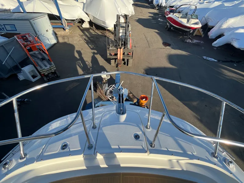 Slide: The Image of Sea Ray Sundancer 320 Outboard 2026 - 38