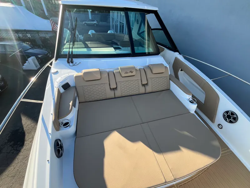 Slide: The Image of Sea Ray Sundancer 320 Outboard 2026 - 39