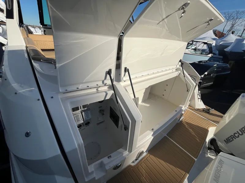 Slide: The Image of Sea Ray Sundancer 320 Outboard 2026 - 5