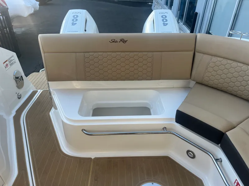 Slide: The Image of Sea Ray Sundancer 320 Outboard 2026 - 7