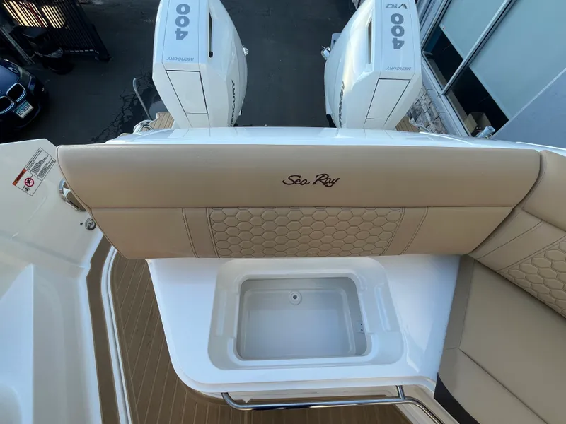 Slide: The Image of Sea Ray Sundancer 320 Outboard 2026 - 8