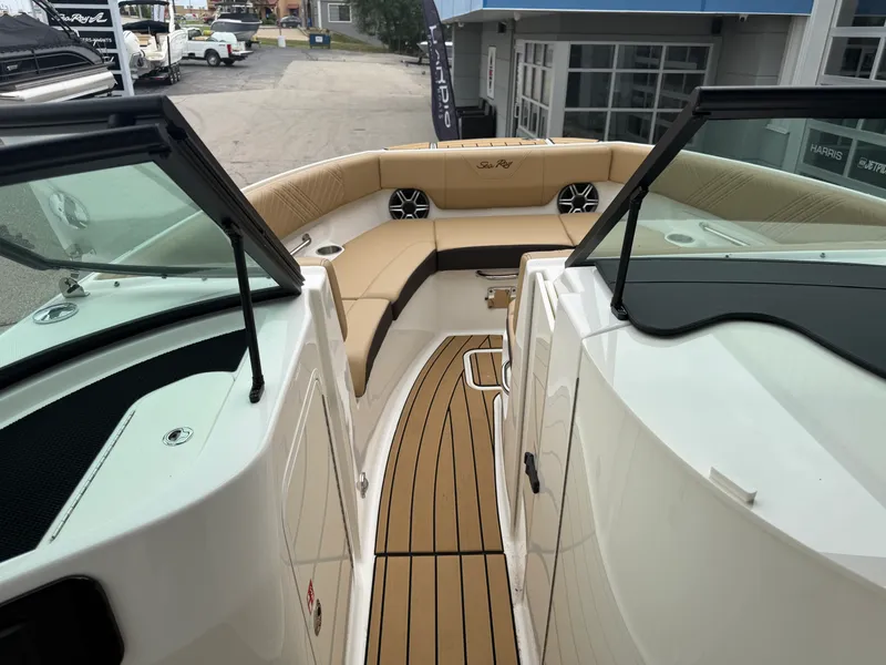 Slide: The Image of Sea Ray SDX 230 2026 - 60
