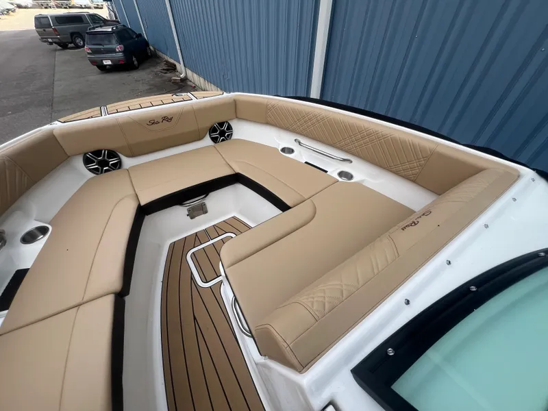 Slide: The Image of Sea Ray SDX 230 2026 - 11