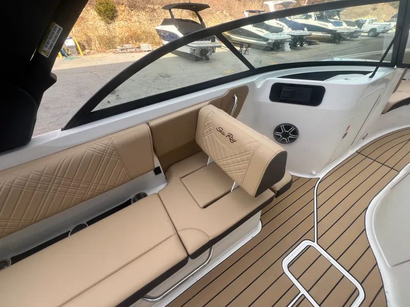 Slide: The Image of Sea Ray SDX 230 2026 - 14