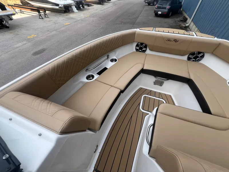 Slide: The Image of Sea Ray SDX 230 2026 - 15