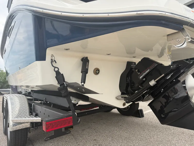 Slide: The Image of Sea Ray SDX 230 2026 - 15