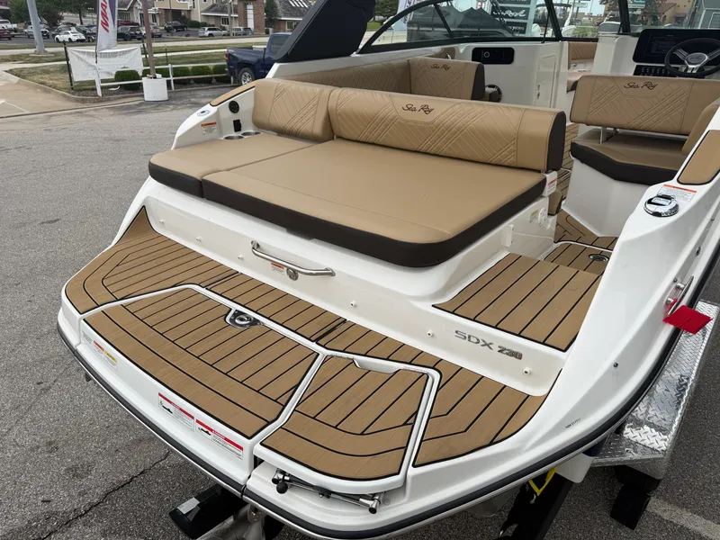 Slide: The Image of Sea Ray SDX 230 2026 - 22