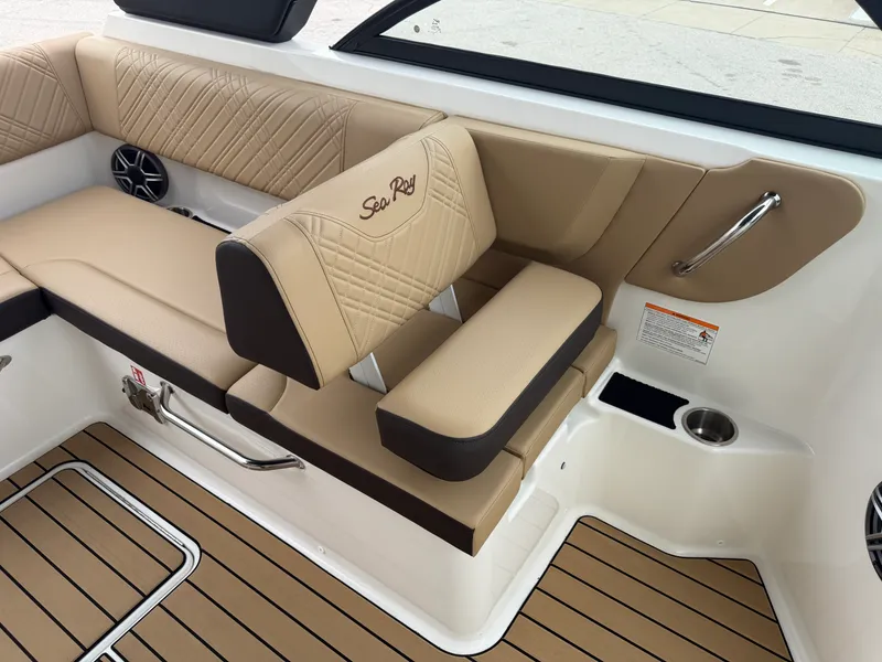 Slide: The Image of Sea Ray SDX 230 2026 - 44