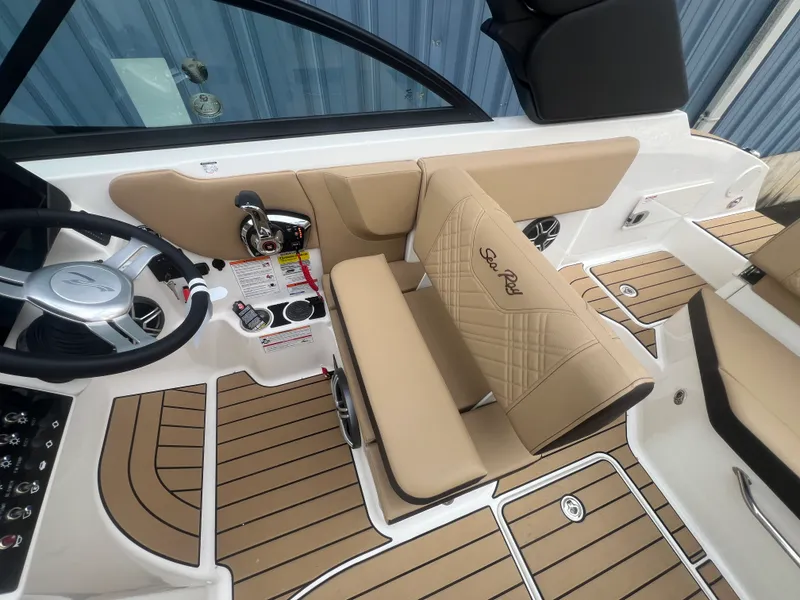 Slide: The Image of Sea Ray SDX 230 2026 - 3
