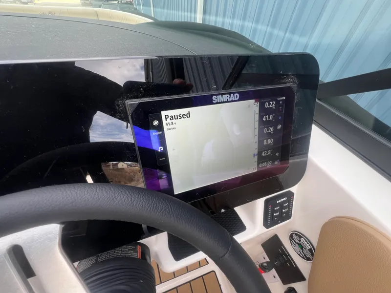 Slide: The Image of Sea Ray SDX 230 2026 - 5