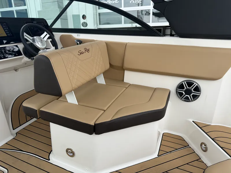 Slide: The Image of Sea Ray SDX 230 2026 - 33