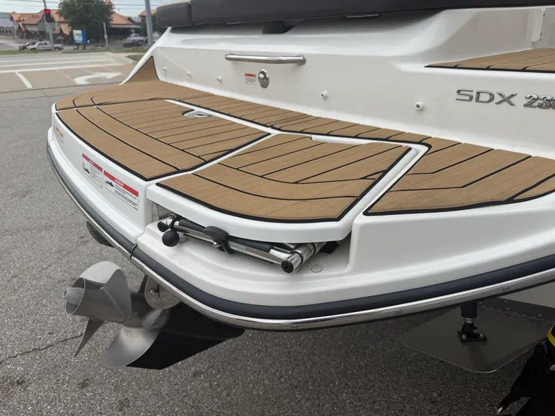 Slide: The Image of Sea Ray SDX 230 2026 - 17