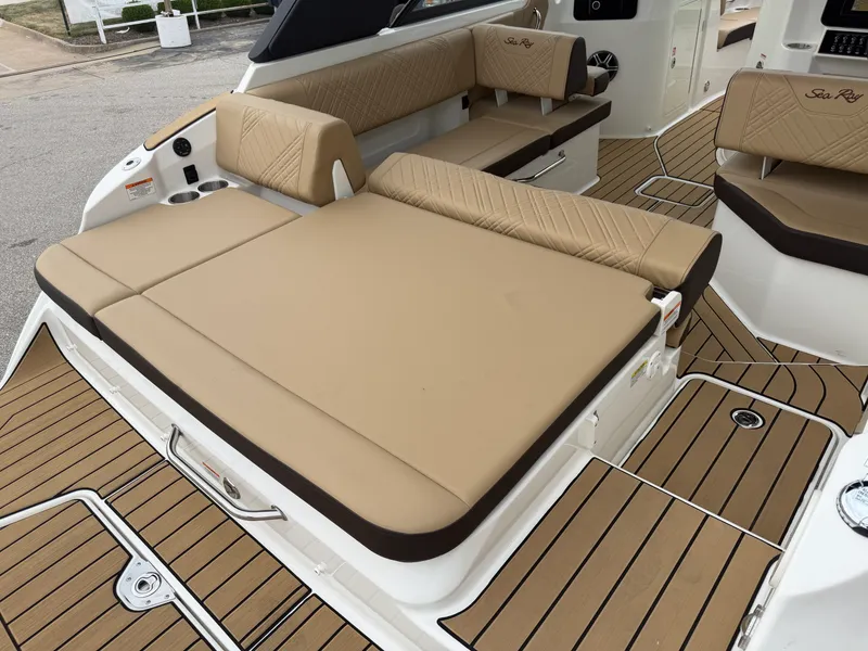 Slide: The Image of Sea Ray SDX 230 2026 - 23