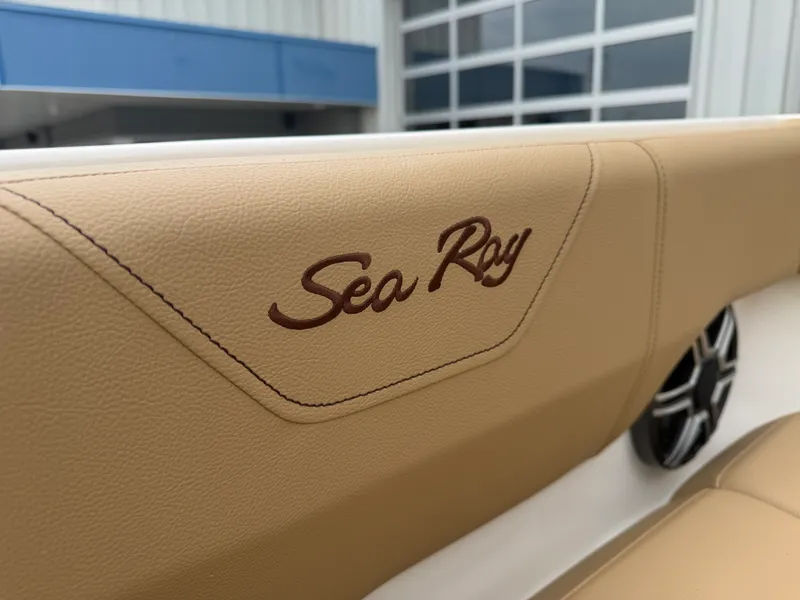 Slide: The Image of Sea Ray SDX 230 2026 - 66