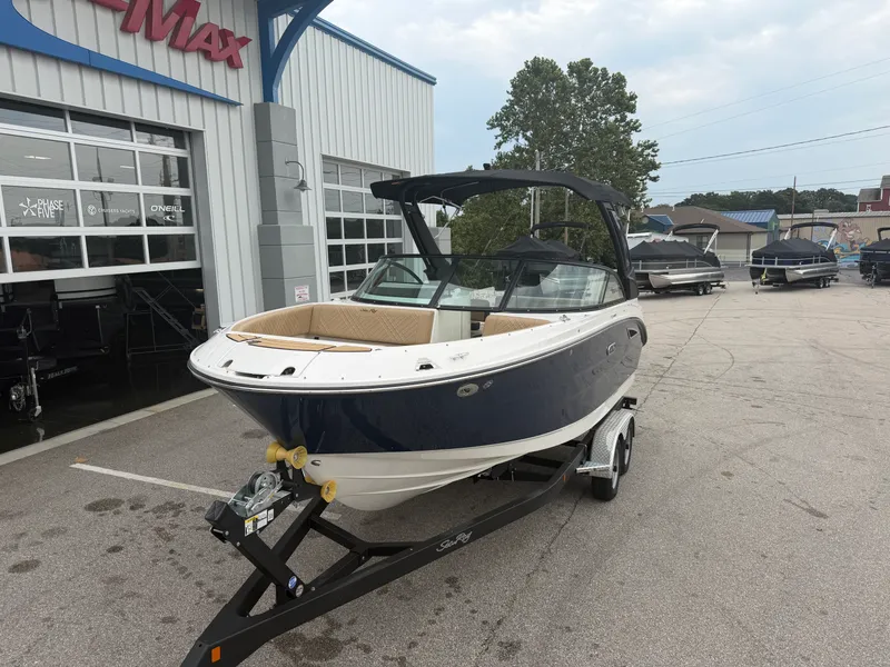 Slide: The Image of Sea Ray SDX 230 2026 - 2