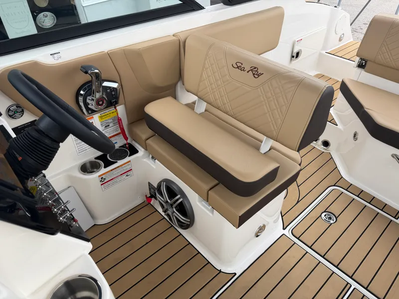 Slide: The Image of Sea Ray SDX 230 2026 - 51