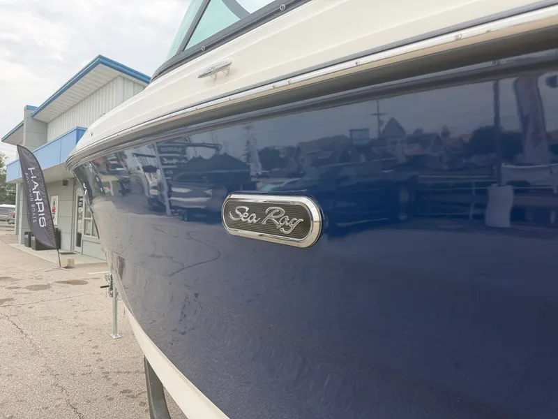 Slide: The Image of Sea Ray SDX 230 2026 - 13
