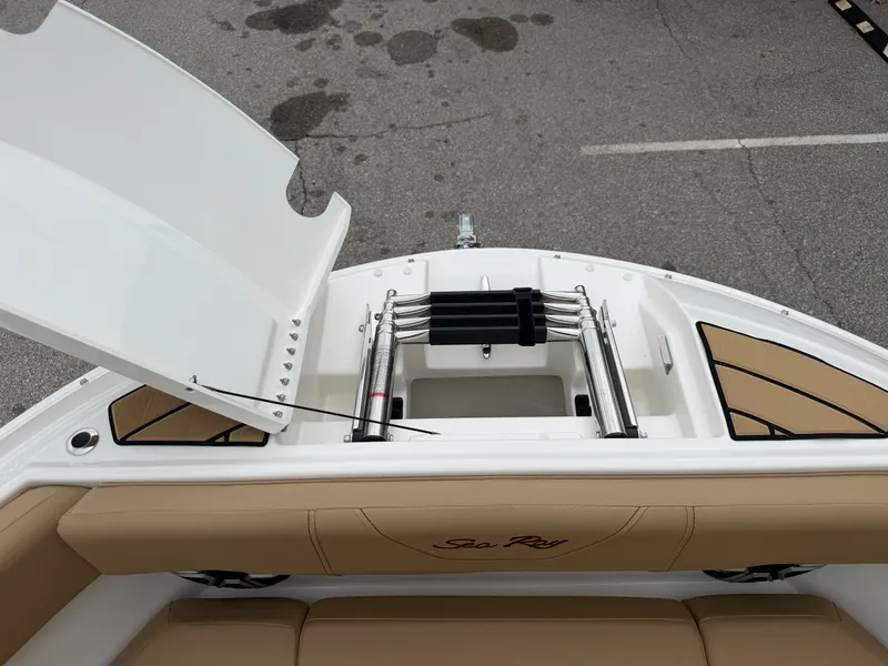 Slide: The Image of Sea Ray SDX 230 2026 - 68