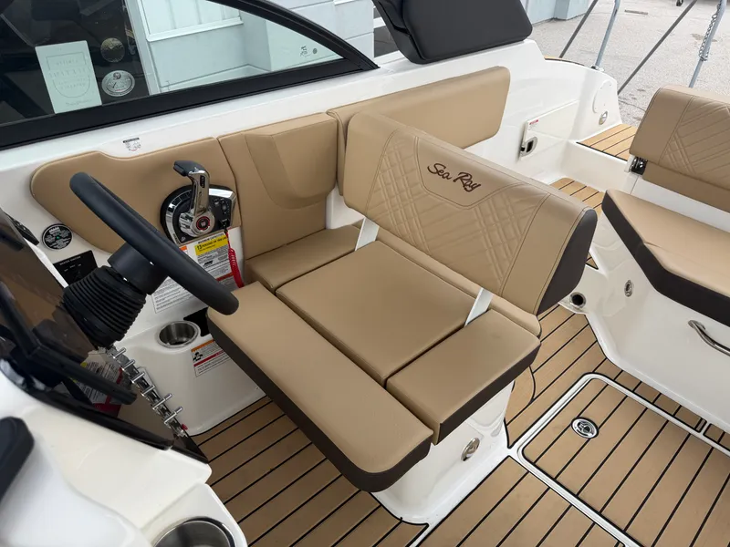 Slide: The Image of Sea Ray SDX 230 2026 - 50