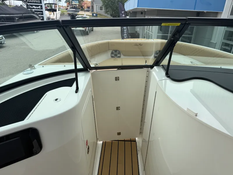 Slide: The Image of Sea Ray SDX 230 2026 - 59