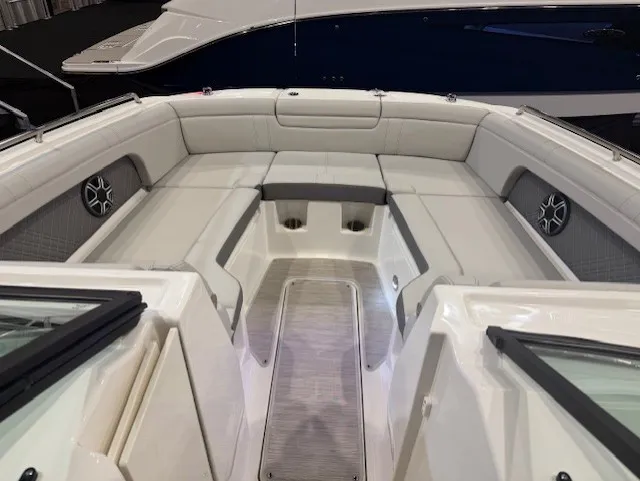 Slide: The Image of Sea Ray SDX 290 2026 - 3
