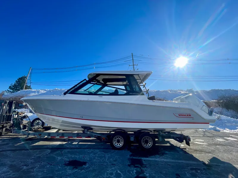 The Image of Boston Whaler 330 Vantage 2026 - 0