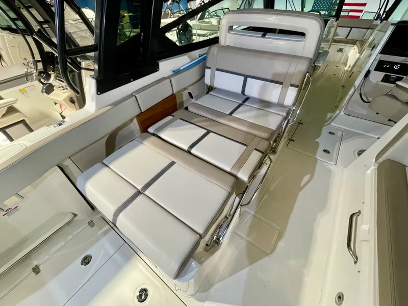 Slide: The Image of Boston Whaler 330 Vantage 2026 - 11