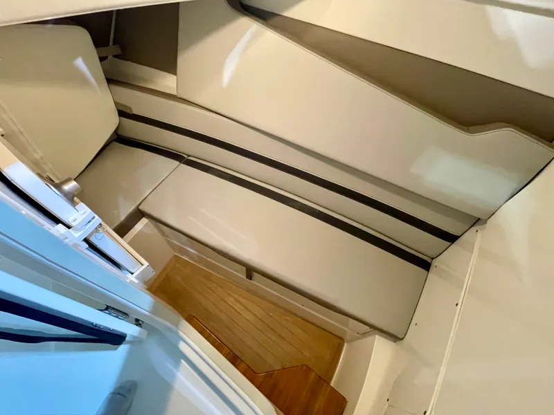 Slide: The Image of Boston Whaler 330 Vantage 2026 - 17