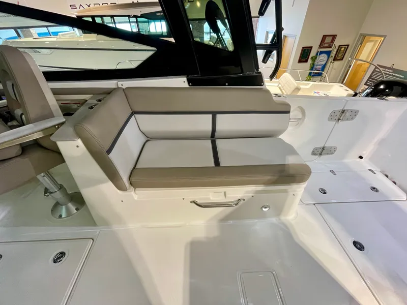 Slide: The Image of Boston Whaler 330 Vantage 2026 - 8