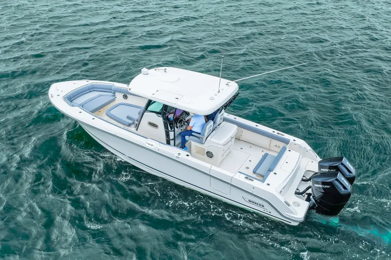 Slide: The Image of Boston Whaler 330 Outrage 2026 - 22